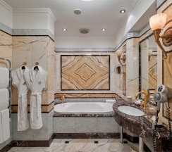 Люкс Императора с видом на Невский проспект в Taleon Imperial Hotel