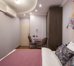 Комната комфорт с 1 двуспальной кроватью в Апартаменты Палитра Москва