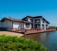 Дом у пруда в Volleygrad sports & health resort
