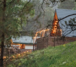 Шале A-Frame с двумя спальнями в Бадан