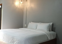 Двухместный номер Standard двуспальная кровать в Siri Guesthouse at Suratthani