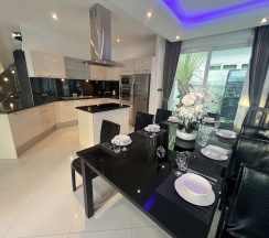 Вилла Deluxe с 4 комнатами в Villas In Pattaya