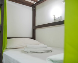 Мужской четырёхместные (Верхнее, без окна) в Sunny Sochi Hostel