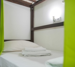 Мужской четырёхместные (Верхнее, без окна) в Sunny Sochi Hostel