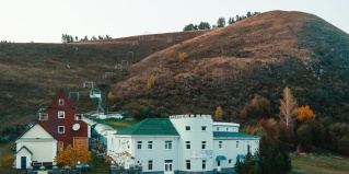 Ая: Турбаза Гора Весёлая