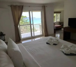 Трёхместный семейный номер Standard в On The Hill Karon Resort