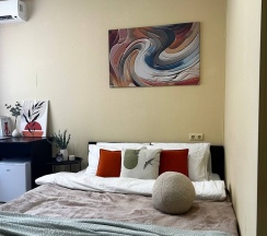 Номер стандарт комфорт с 1 двуспальной кроватью в Дисней