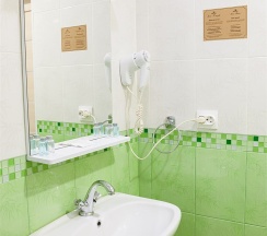 Двухкомнатный люкс с двумя раздельными кроватями в Рем Отель