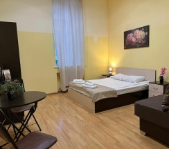 Семейный номер с двуспальной кроватью и диваном в Boho Centr Nevsky 140 Hotel