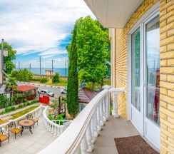 4-х местный номер с балконом в Ростовчанка