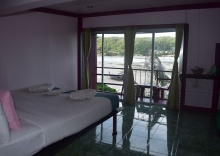 Номер Standard с балконом и beachfront в Phi Phi Beach Front Resort