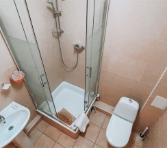 Первая категория (с балконом, вид на озеро) в Вилла Вальмонт