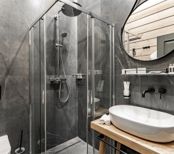 Номер Делюкс с двуспальной кроватью c видом на реку и террасой в Grand Chalet Altay