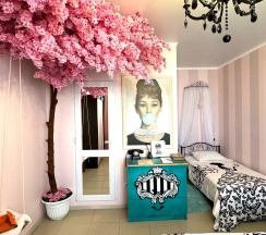 Кровать в 3-местном общем женском номере Одри в Дом Радости