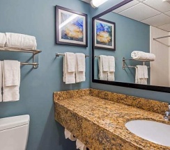 Четырёхместный номер Standard с балконом в Best Western Plus Ocean City