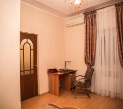 «Люкс двухкомнатный» (диван, двухспальная кровать) в Вип-Хаус