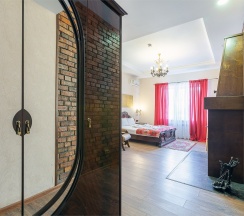 102 - Business Suit с натуральным камином, бесплатная стоянка в House on Potapova