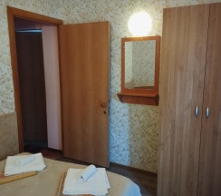 2-комнатный номер комфорт с 2 односпальными и 1 двуспальной кроватью в Пальма