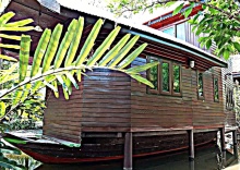 Семейный коттедж с балконом в Kaengkrachan Boathouse Paradise Resort