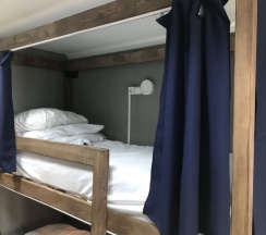 Кровать в общем номере (женский номер) в Lv.hostel