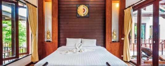 Люкс с красивым видом из окна в Assada Boutique Hotel Kata Phuket