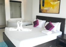 Люкс Royal в Vtsix Condo Service at View Talay Condo