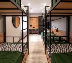 Кровать в общем мужском номере с 3 двухъярусными кроватями (общие удобства) в Сириус