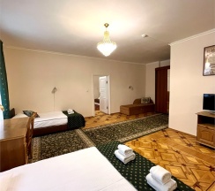 Трёхкомнатный номер с видом в атриум в Hotel park river