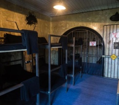 Кровать в общем номере в Alcatraz Jail-Hostel