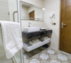 Двухместный номер Standard с видом на город двуспальная кровать в Sunrise Hotel 日升酒店