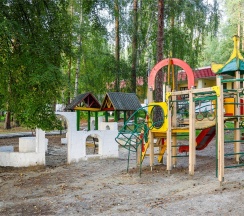 Номер делюкс семейный с 1 двуспальной кроватью в Уральские зори