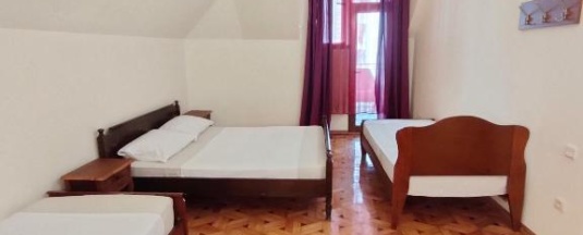Четырёхместный номер Standard с балконом в Batumi Sun Hostel