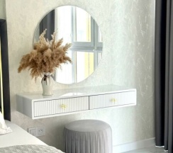 Современная студия с панорамными окнами и видом на озеро в Как Дома 05