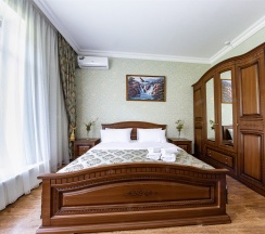 Улучшенный трехместный номер в Mountain Saniba eco hotel