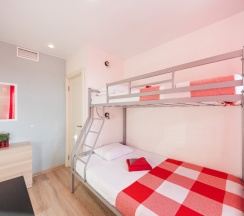 Стильная двухместная комната с видом на город. в Star home