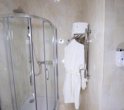 Четырехместный номер люкс с видом на монастырь в Покровская