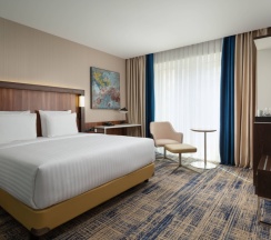 Двухместный номер Superior с балконом двуспальная кровать в Courtyard by Marriott Tashkent