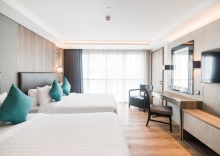 Четырёхместный люкс с 2 комнатами 2 отдельные кровати в Отель Citrus Suites Sukhumvit 6 by Compass Hospitality