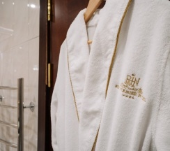 Номер Джуниор Сюит в Ring Premier Hotel