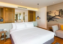 Двухместный Pool Suite с видом на океан двуспальная кровать в Wyndham Grand Phuket Kalim Bay