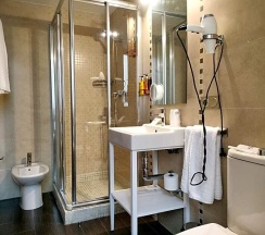 Номер Standard с балконом в Casual Ilbira Granada Hotel