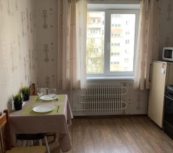Трёхместный номер Standard с балконом и с красивым видом из окна в Квартира на Полевой 10