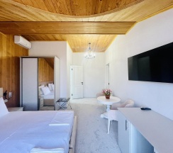 Номер делюкс (с завтраком) в Flagman Hotel