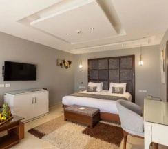 Люкс Posh Club Jacuzzi с балконом в Sunrise Crystal Bay Resort
