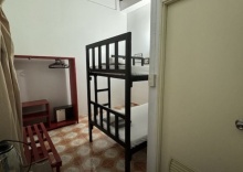 Трёхместный номер Standard 2 отдельные кровати и двухъярусная кровать в Phuket Old Town Hostel