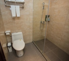 Двухместный номер Standard с видом на город двуспальная кровать в Rainbow Hotel