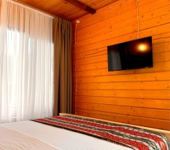 Двухместный стандарт с общей террасой и видом на горы | 2 этаж в Hayat Haus