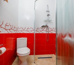 Трёхместный номер Comfort с балконом и с видом на парк в Прометей 3