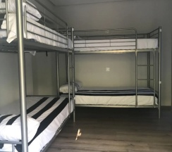 Кровать в общем номере (мужской номер) в JMG Hostel Madrid