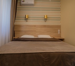 Шестиместный номер Семейный Комфорт с красивым видом из окна в Литфонд